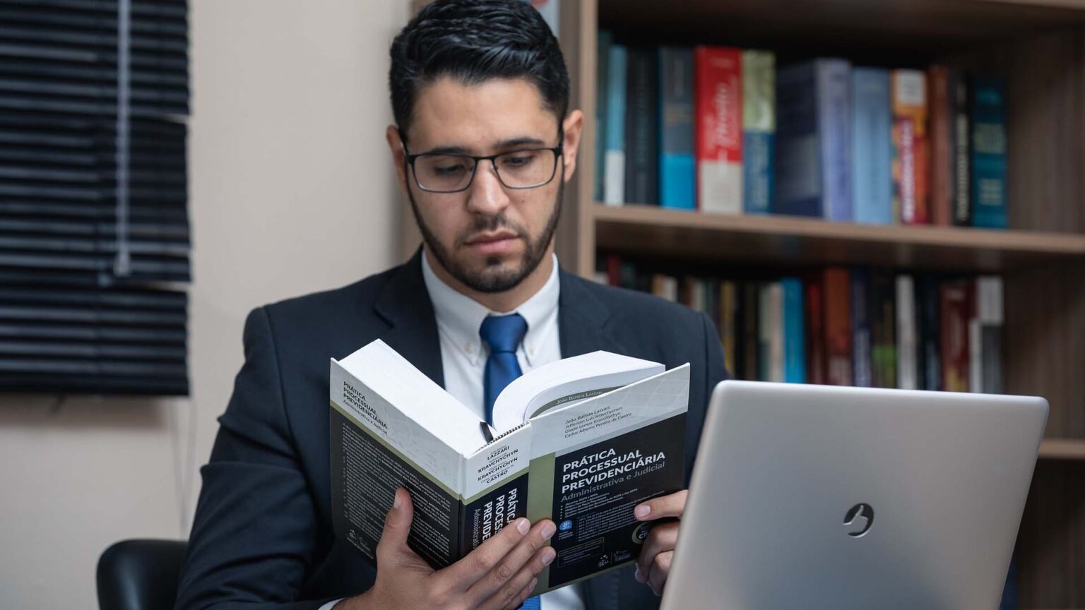 How Lawyers Use Technology To Build Stronger Cases For Their Clients on readcampus